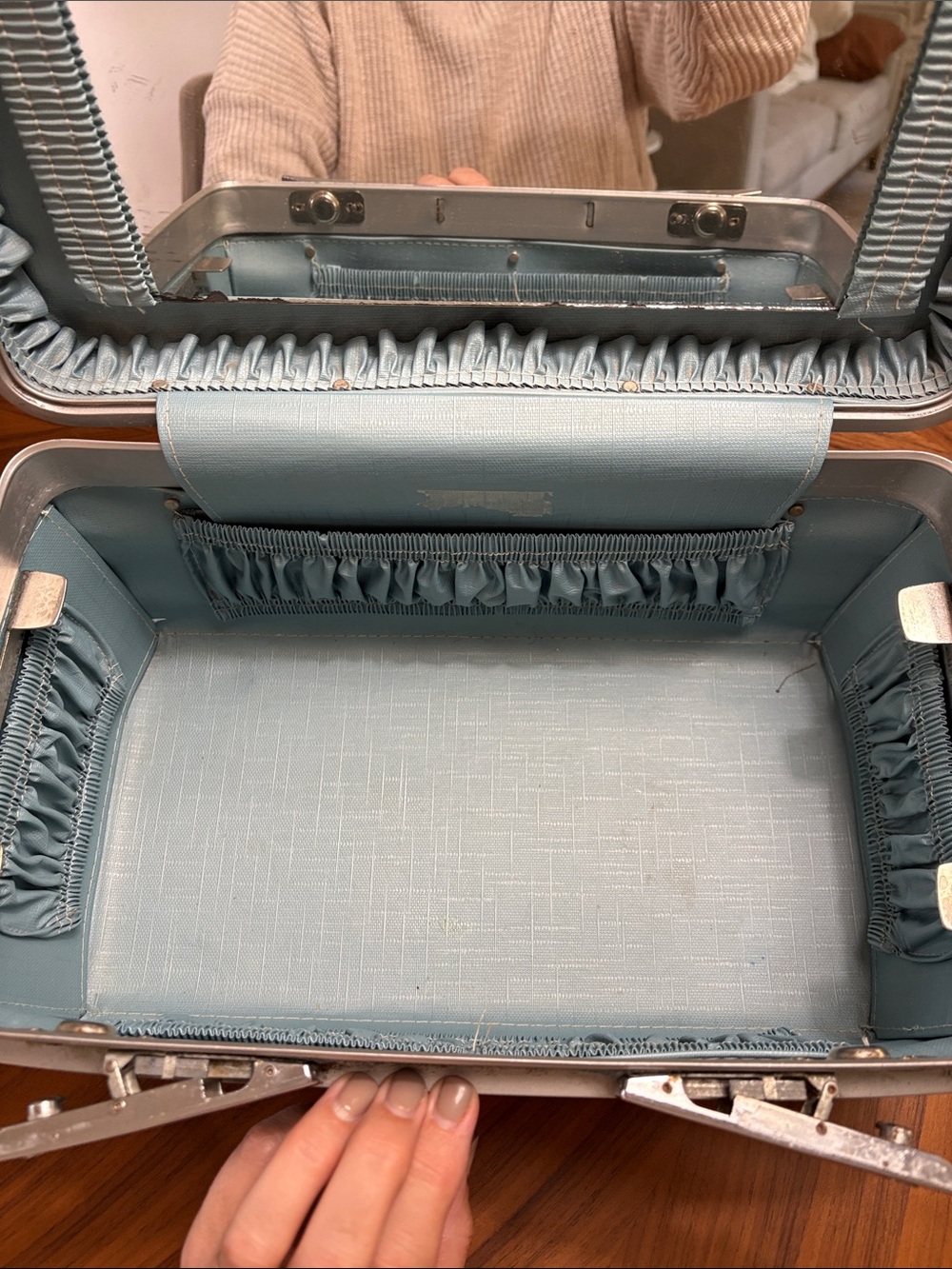 Vintage Teal Train Case Cosmetic Makeup Case - Picture 7 of 9